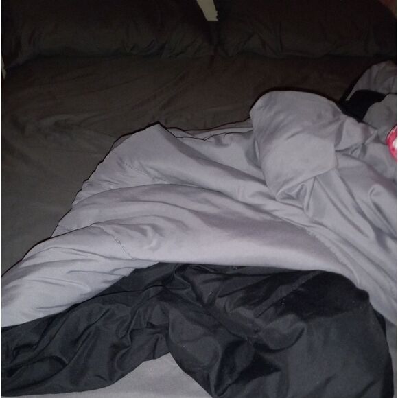 Bed sheet set (comforter not included) - Picture 10 of 10